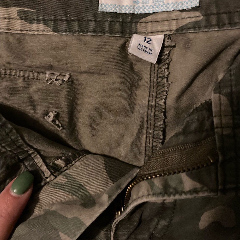 Old navy camo shorts 12 - Picture 2 of 3